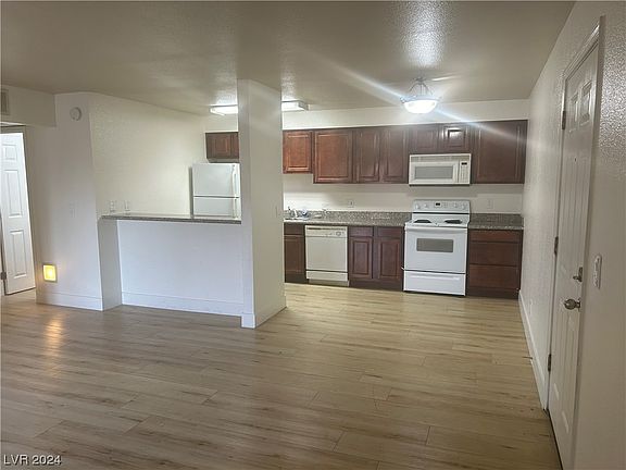 3rd image of 5273 Indian River Dr Unit 262