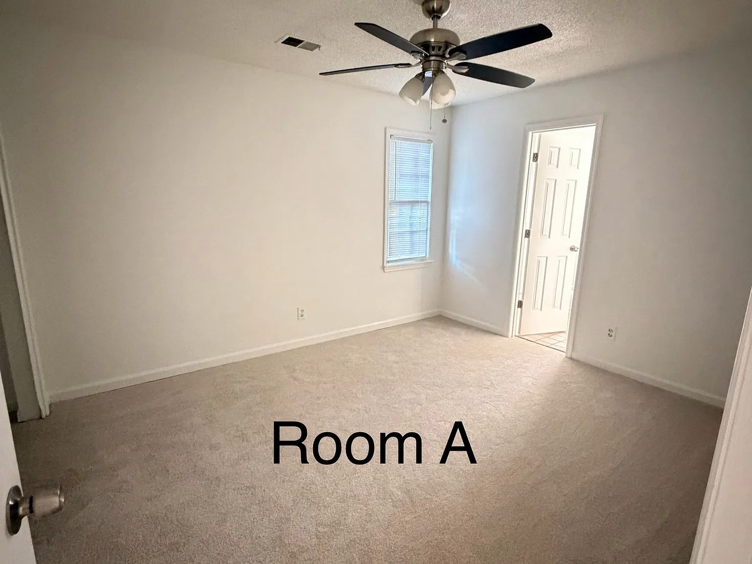 Located right off 92, close to downtown Woodstock, bedroom for rent! — Photo 1