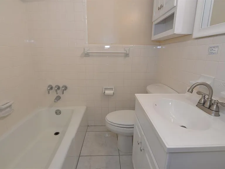 300 E Maine Ave — Photo 27