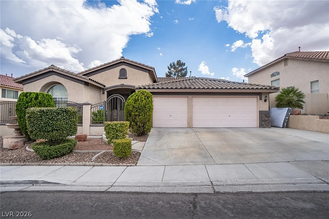 4 bed, 3.0 bath, 2715 sqft, $2,900 — Photo 2