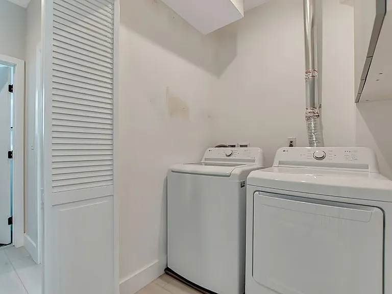 2121 S West View St #2 — Photo 9