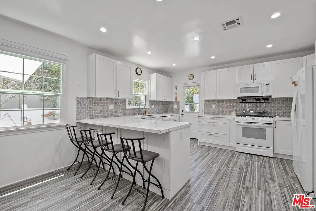 4 bed, 2.0 bath, 1730 sqft, $8,300 — Photo 4