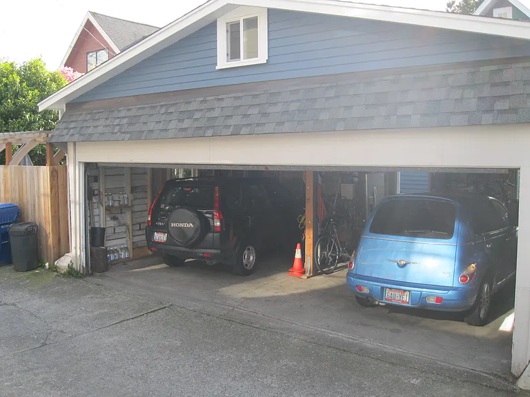 2616 Franklin Ave E — Photo 3