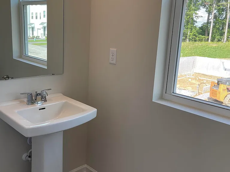 747 Hardman Dr — Photo 17