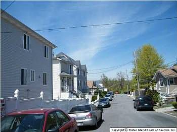 5th image of 3 Iroquois St