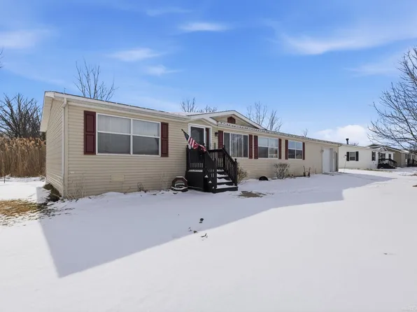 221 Christopher Stone Dr, Capac, MI 48014