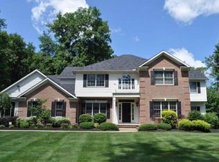 16710 Lucky Bell Ln, Chagrin Falls, OH 44023