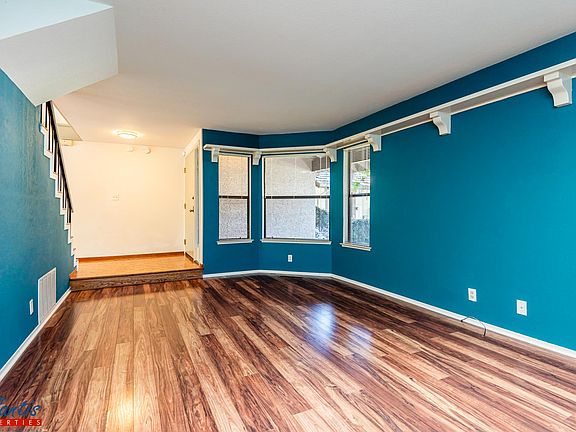 2nd image of 1633 Sugarloaf Dr