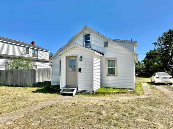 421 Minnesota Ave, Gladstone, MI 49837