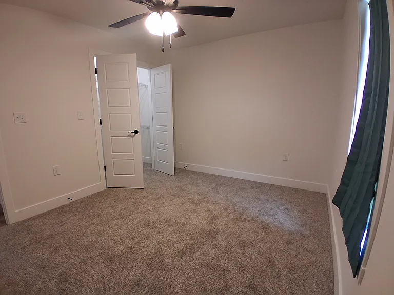 1453 W Todd Ln — Photo 18