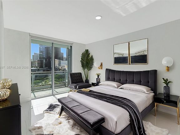 3rd image of 90 SW 3rd St APT 1602