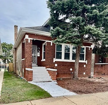 8445 S May St photo 1