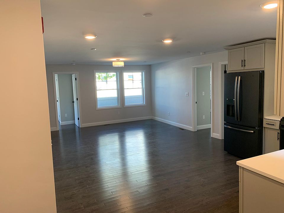 2nd image of 561 Summer St