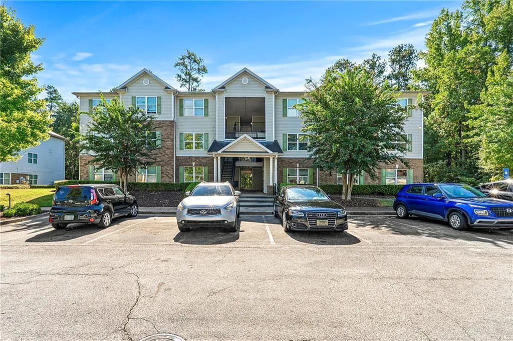 3 bed, 2.0 bath, 1292 sqft, $1,375 — Photo 1