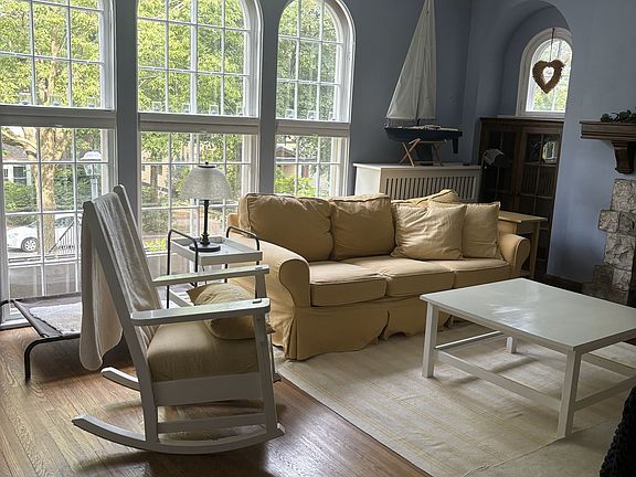 4th image of 4440 Upton Ave S #1