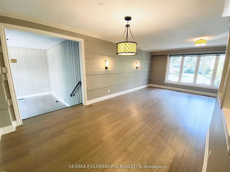 15 Whitelock Cres — Photo 4