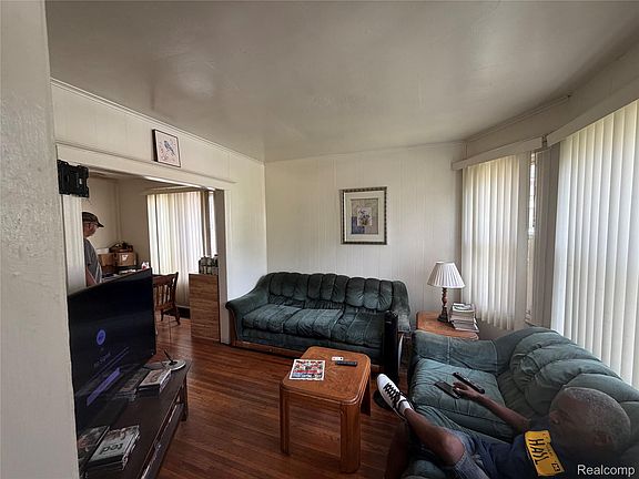 2nd image of 5331 Fischer St