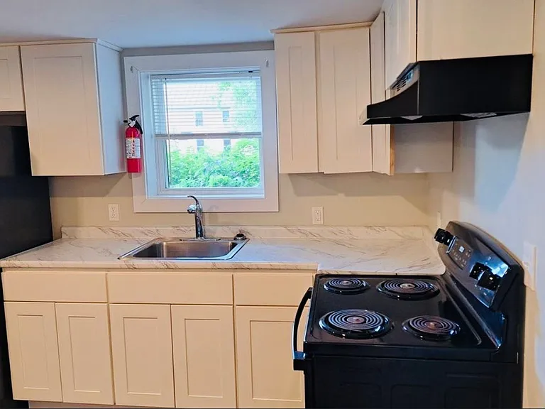 2046 Hartford Ave #5 — Photo 11