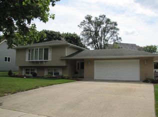 521 Harvey Ave, Grayslake, IL