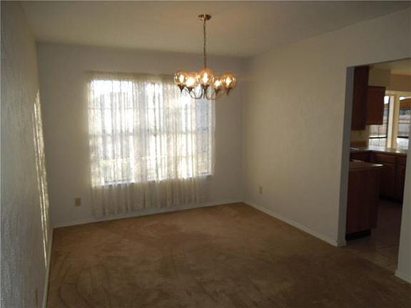 4th image of 3129 Woodlark Dr