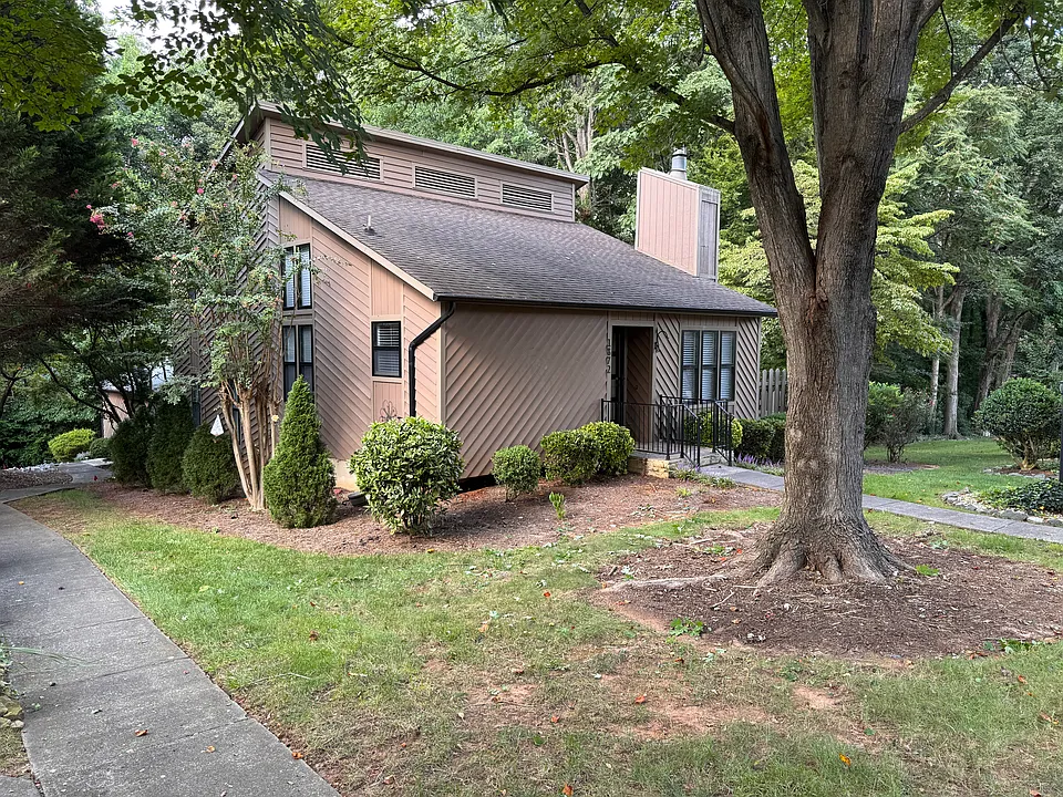1872 Stonewood Dr