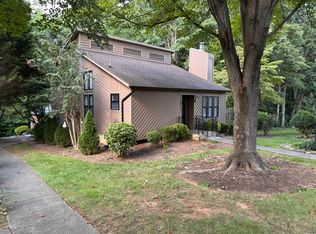 1872 Stonewood Dr, Winston Salem, NC 27103