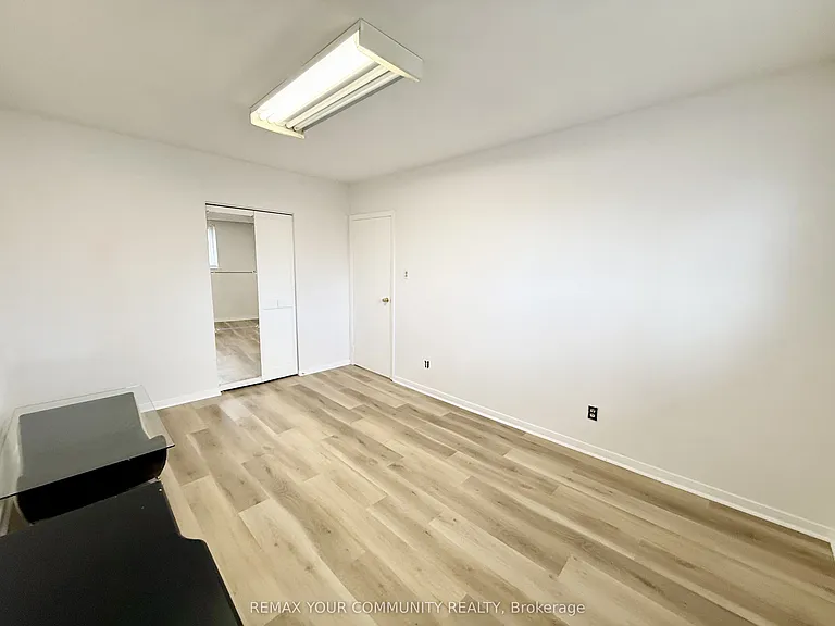 17 Regatta Cres #UPPER — Photo 12