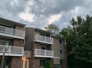 700 Hillside Dr APT 15, Petoskey, MI 49770