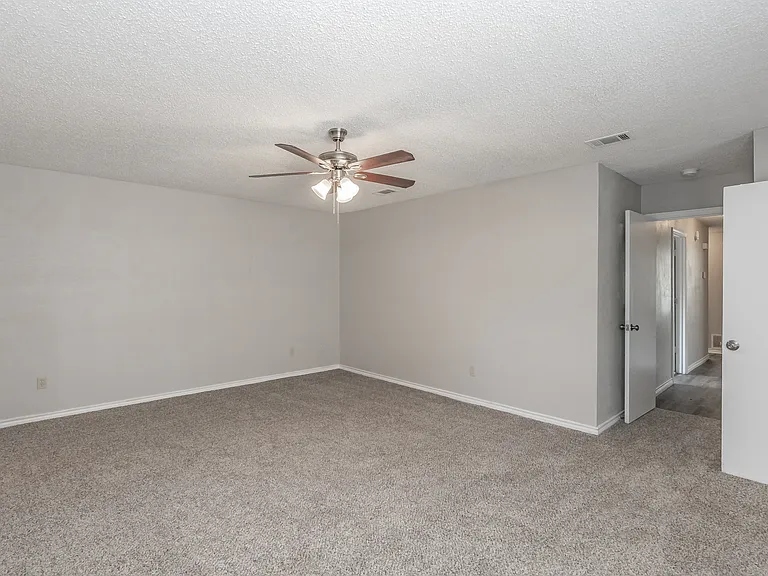 3008 Apple Valley Dr — Photo 33