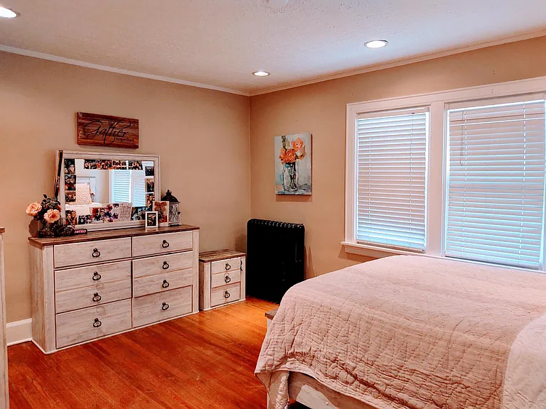 3542 Linwood Ave — Photo 11