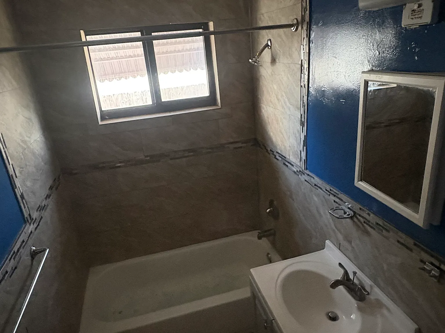 4 bed, 1888 sqft, $2,500 — Photo 3