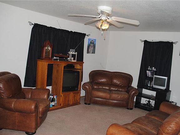 2nd image of 801 E Eastview Dr