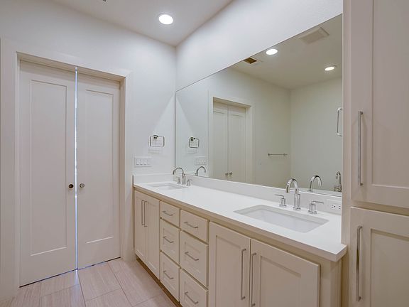 3rd image of 2127 Clark St APT 104