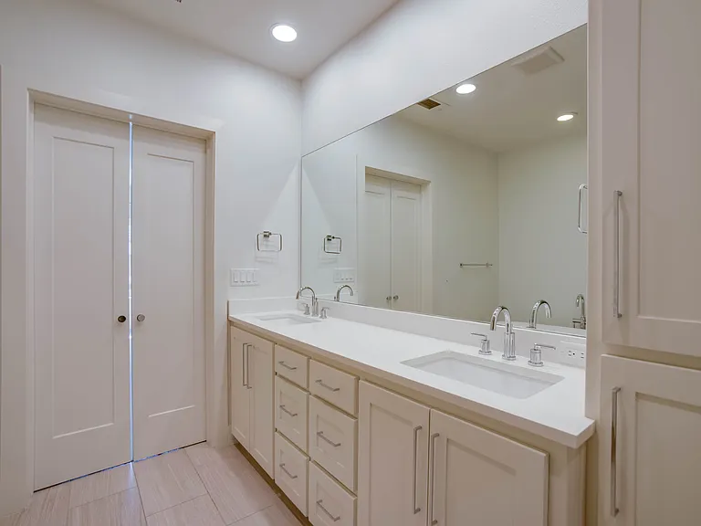 2127 Clark St #104 — Photo 3