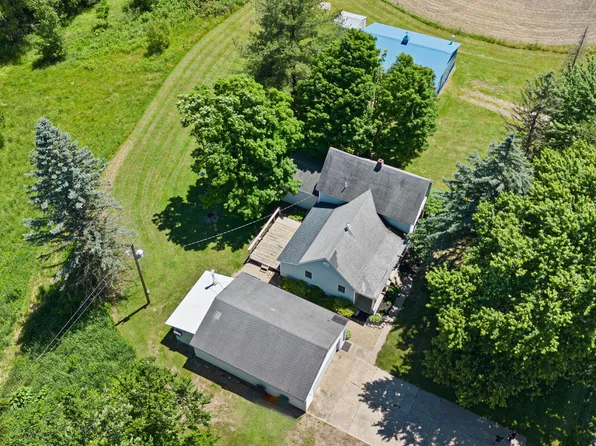 17365 Lakeside Rd, Three Oaks, MI 49128