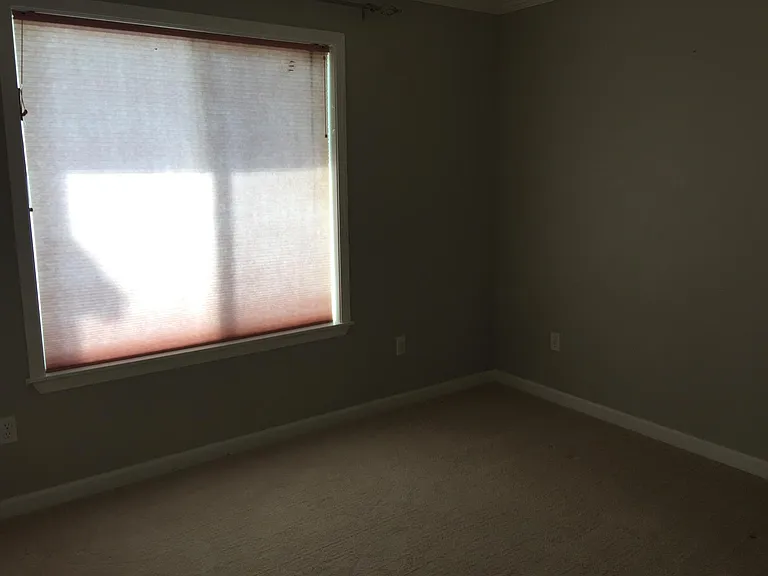 215 SW Sanna Ct — Photo 10
