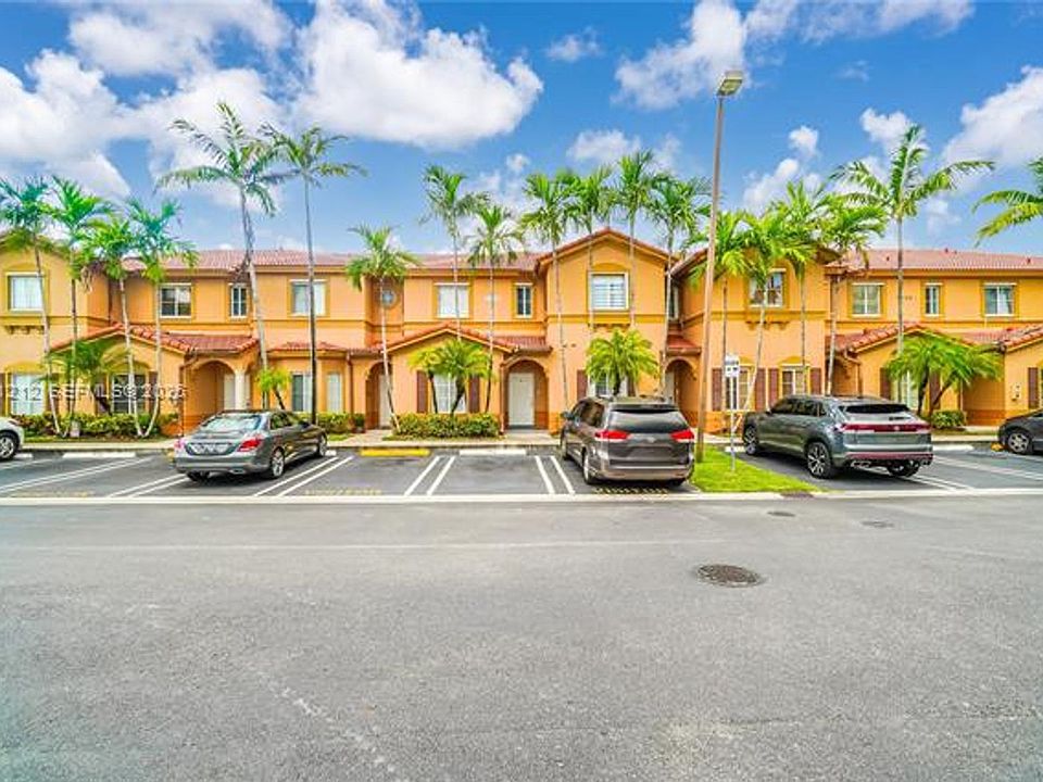 1st image of 8526 NW 107th Psge #Townhouse 4-40