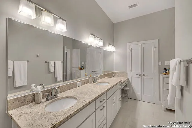 728 E Guenther St — Photo 27