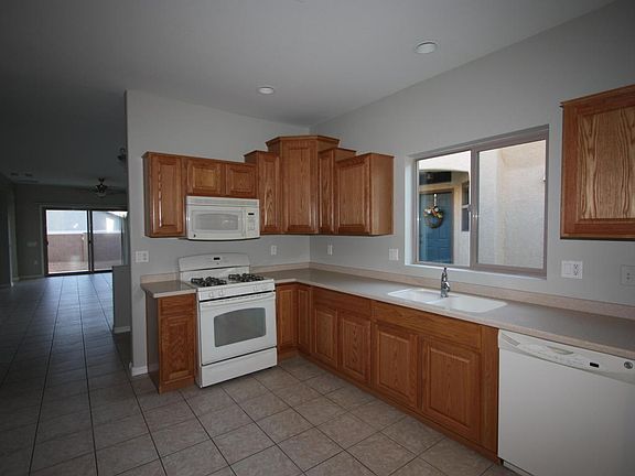 3rd image of 371 W Calle Moncayo
