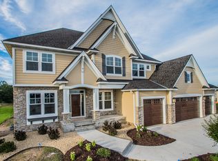 395 Riverside Cir, Anoka, MN 55303