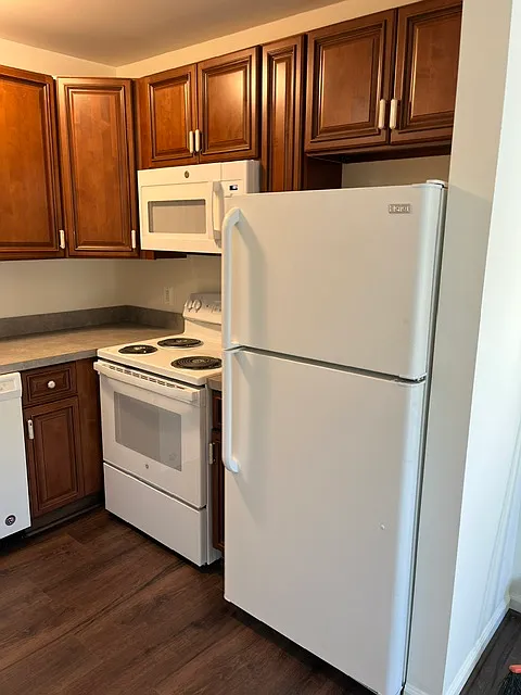 Studio, 300 sqft, $1,475 — Photo 3