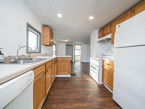 3rd image of 3334 Courtlandt Ave