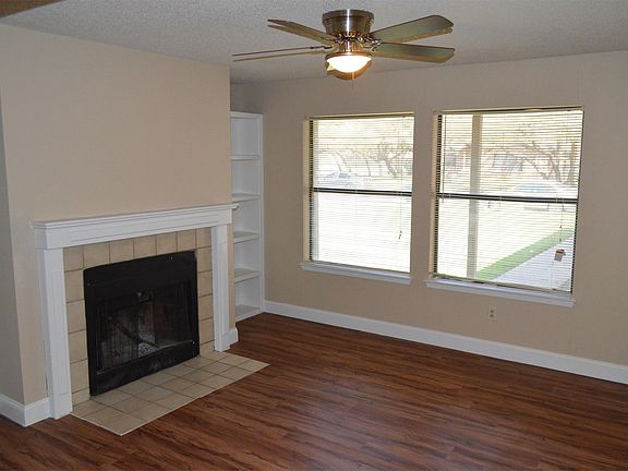 4th image of 2809 Jadewood Ct APT A