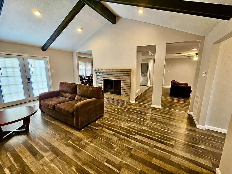 5840 Oleander St — Photo 3