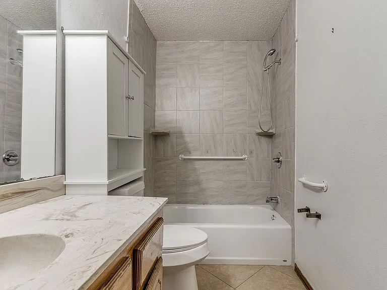 8301 NW 112th St — Photo 14