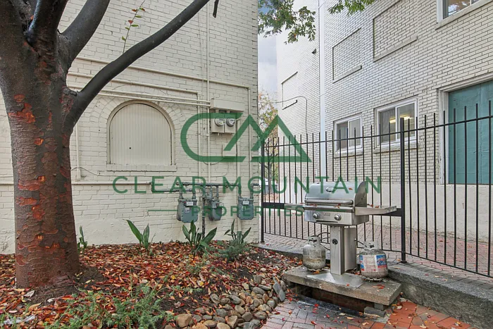 100 E Main St #16 — Photo 4