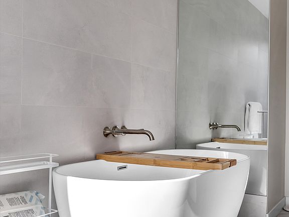1st floor primary bathroom