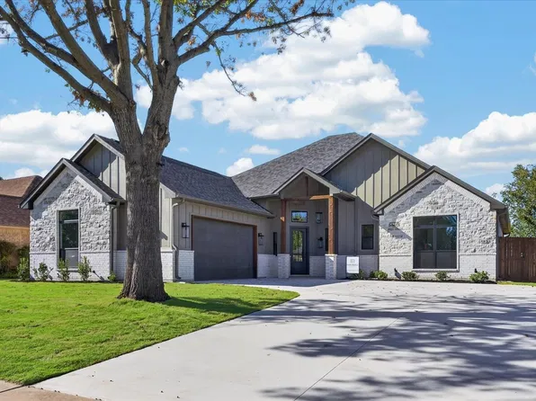 10004 Stoneleigh Dr, Benbrook, TX 76126