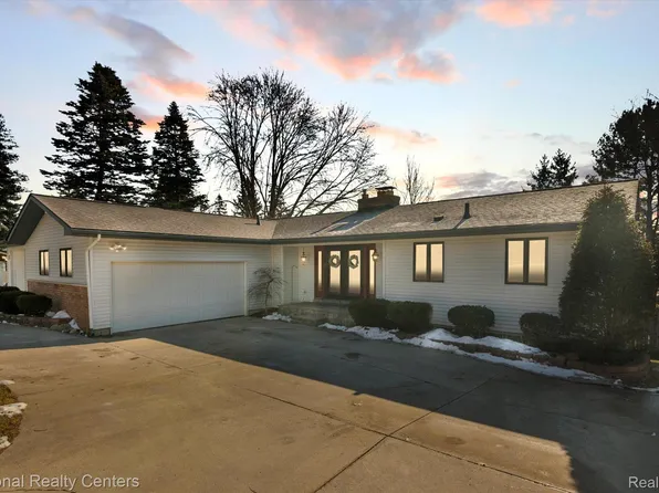 11874 Stoney Ridge Dr, Brighton, MI 48114