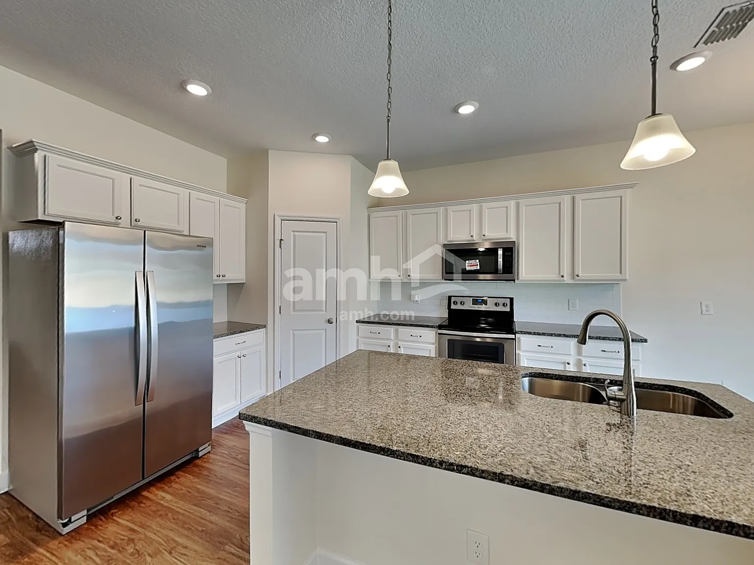 4 bed, 2.5 bath, 2298 sqft, $2,395 — Photo 3